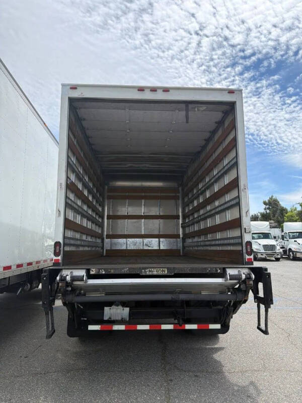 2017 Freightliner M2 106