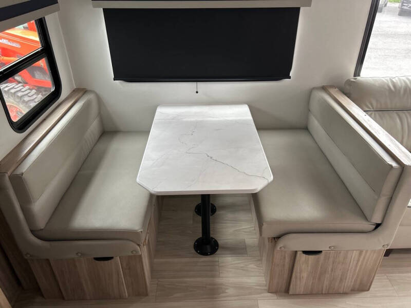 2024 Winnebago 30 BH ACCESS
