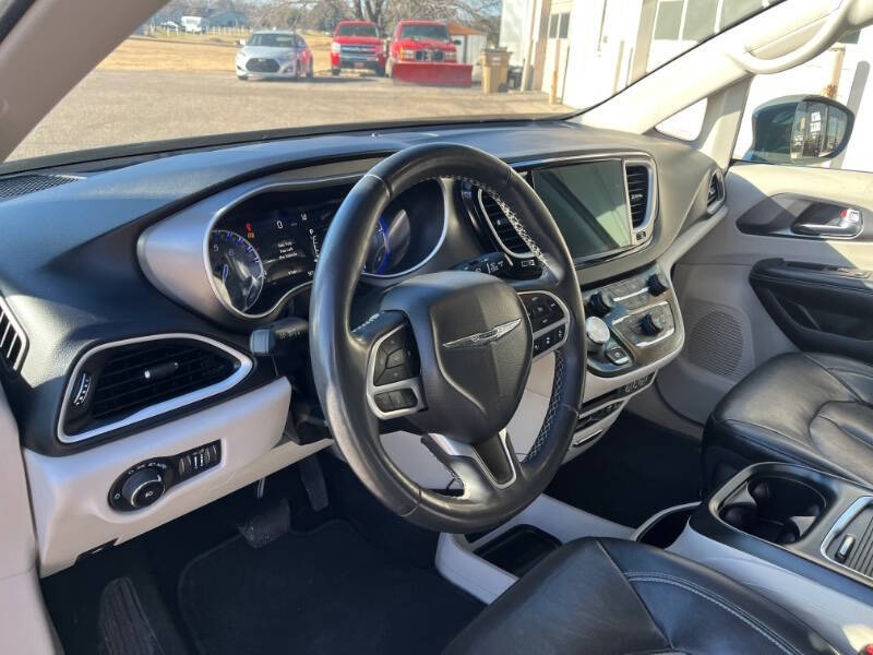 2022 Chrysler Pacifica Touring L