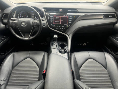 2020 Toyota Camry SE