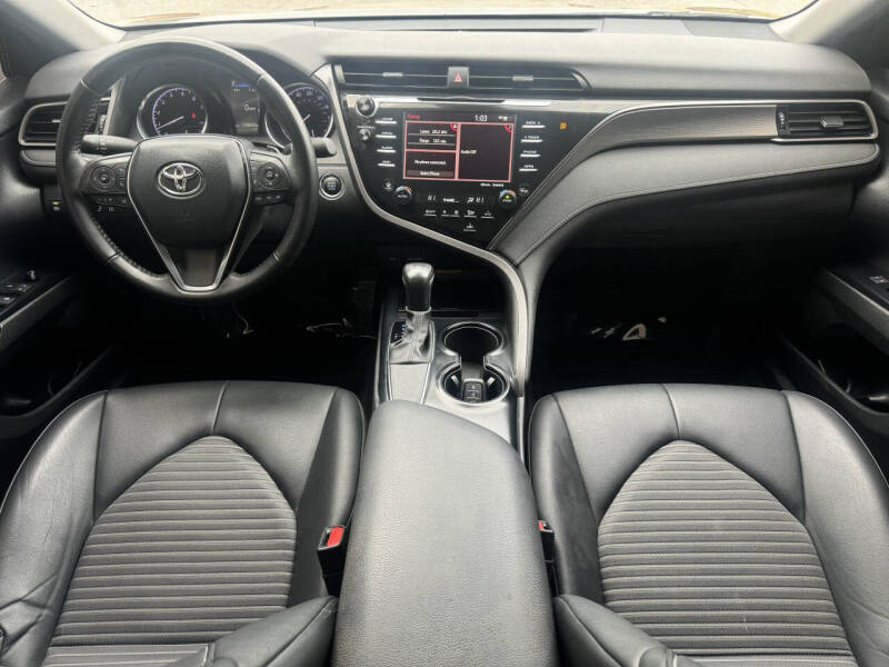 2020 Toyota Camry SE