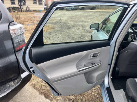 2015 Toyota Prius v Four