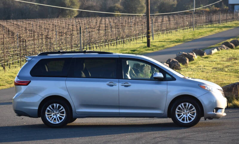 2016 Toyota Sienna XLE Premium 8-Passenger