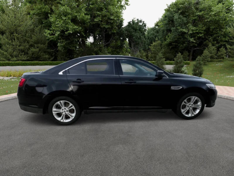 2016 Ford Taurus SE