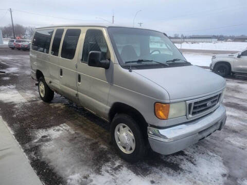 2004 Ford E-Series E-350 SD XLT
