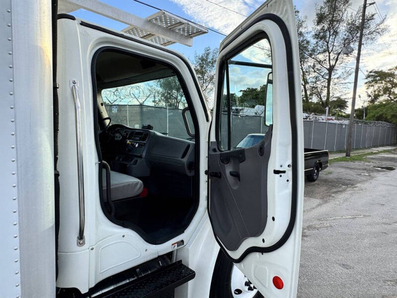 2016 Freightliner M2 106