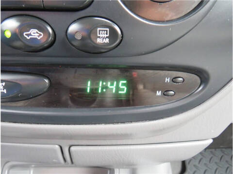 2004 Toyota Sequoia SR5