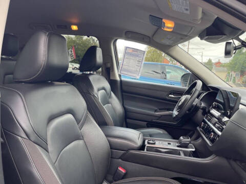 2022 Nissan Pathfinder SL