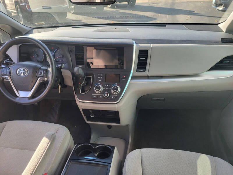 2015 Toyota Sienna LE 8-Passenger