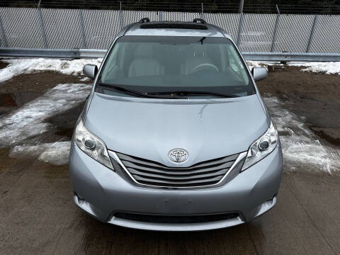 2012 Toyota Sienna XLE 8-Passenger