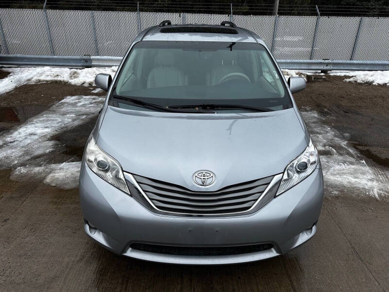 2012 Toyota Sienna XLE 8-Passenger