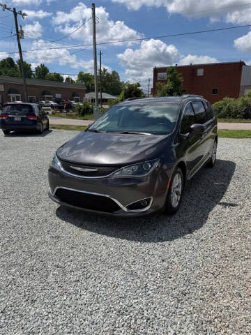 2017 Chrysler Pacifica Touring-L Plus