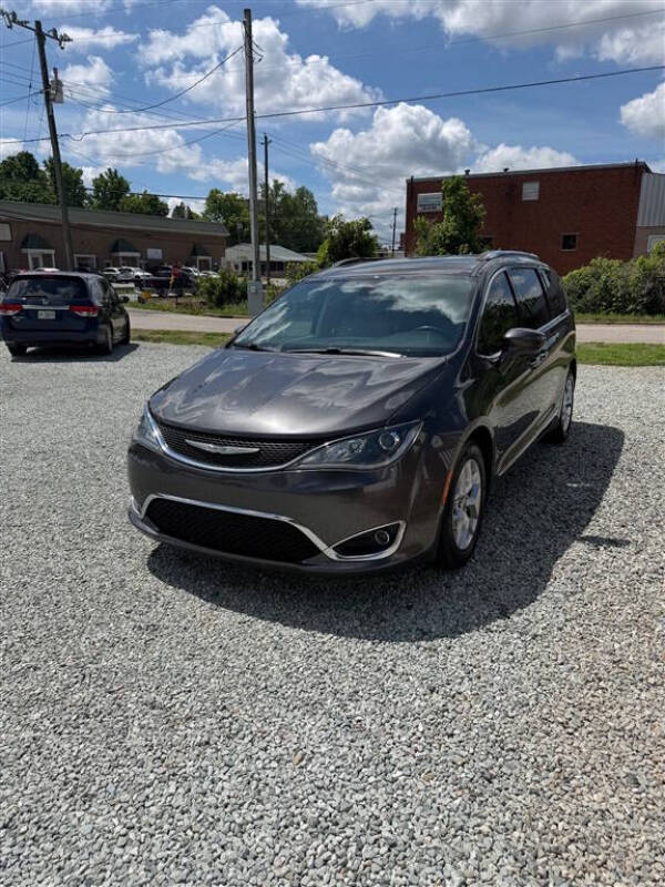 2017 Chrysler Pacifica Touring-L Plus