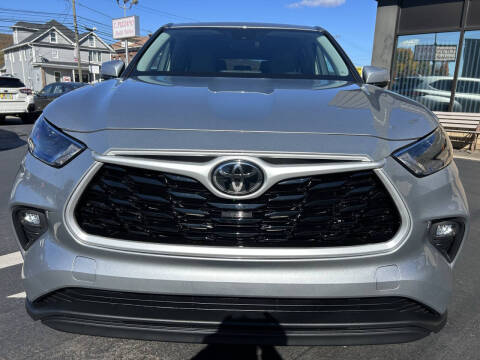 2022 Toyota Highlander LE