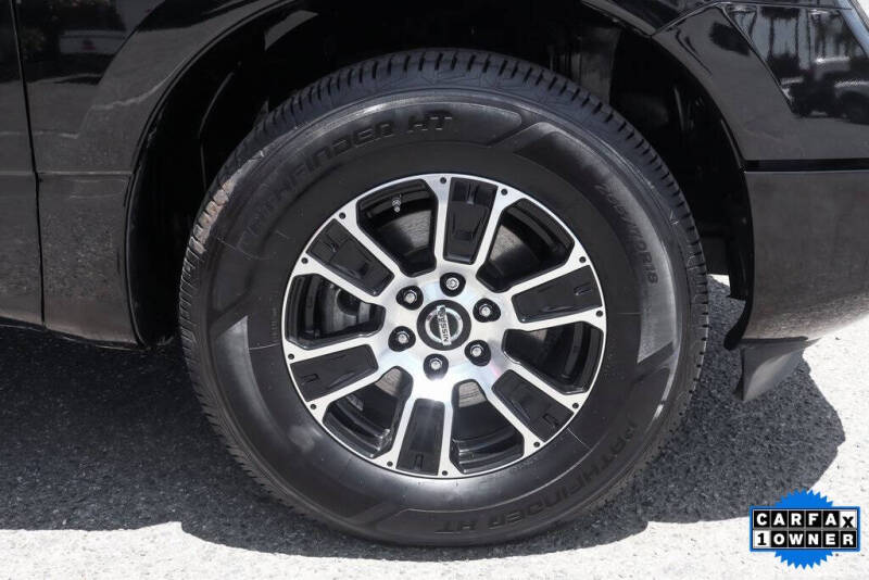 2020 Nissan Titan SV