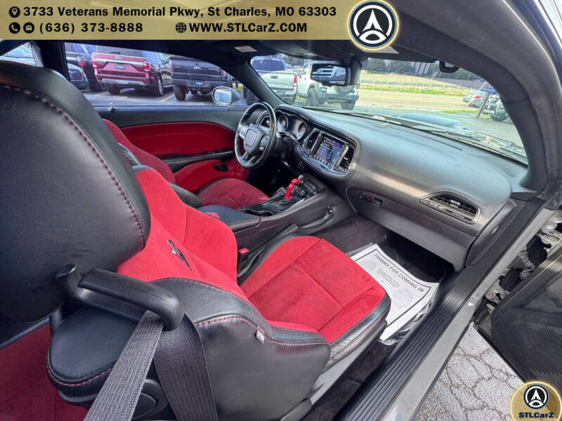 2017 Dodge Challenger 392 HEMI Scat Pack Shaker