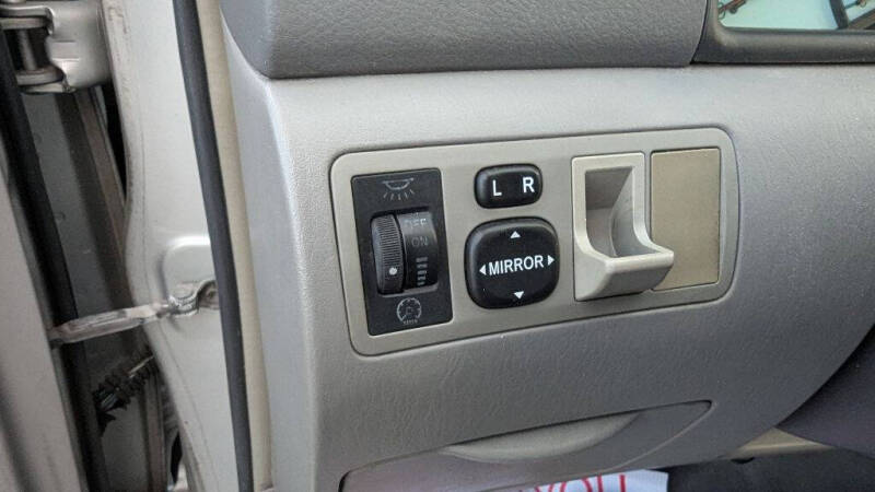 2004 Toyota Corolla LE