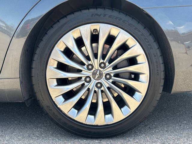 2018 Genesis G90
