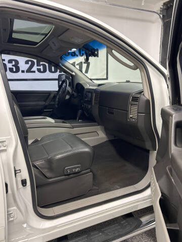 2004 Nissan Titan LE