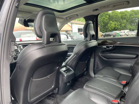 2017 Volvo XC90 T6 Momentum