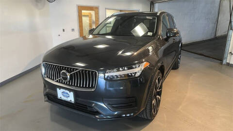 2021 Volvo XC90 T6 Momentum 6-Passenger