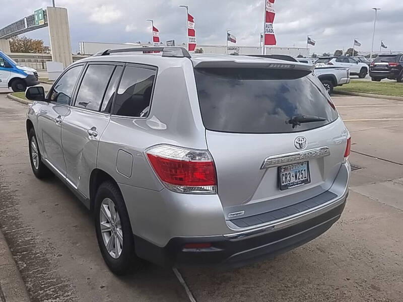 2011 Toyota Highlander SE