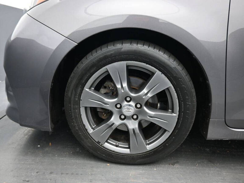 2017 Toyota Sienna SE Premium 8-Passenger