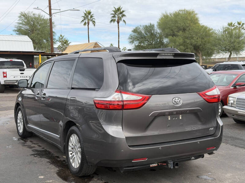 2016 Toyota Sienna XLE Premium 8-Passenger