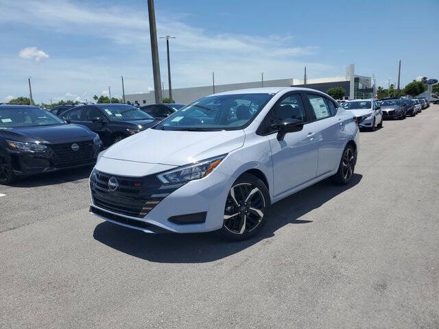 2025 Nissan Versa SR