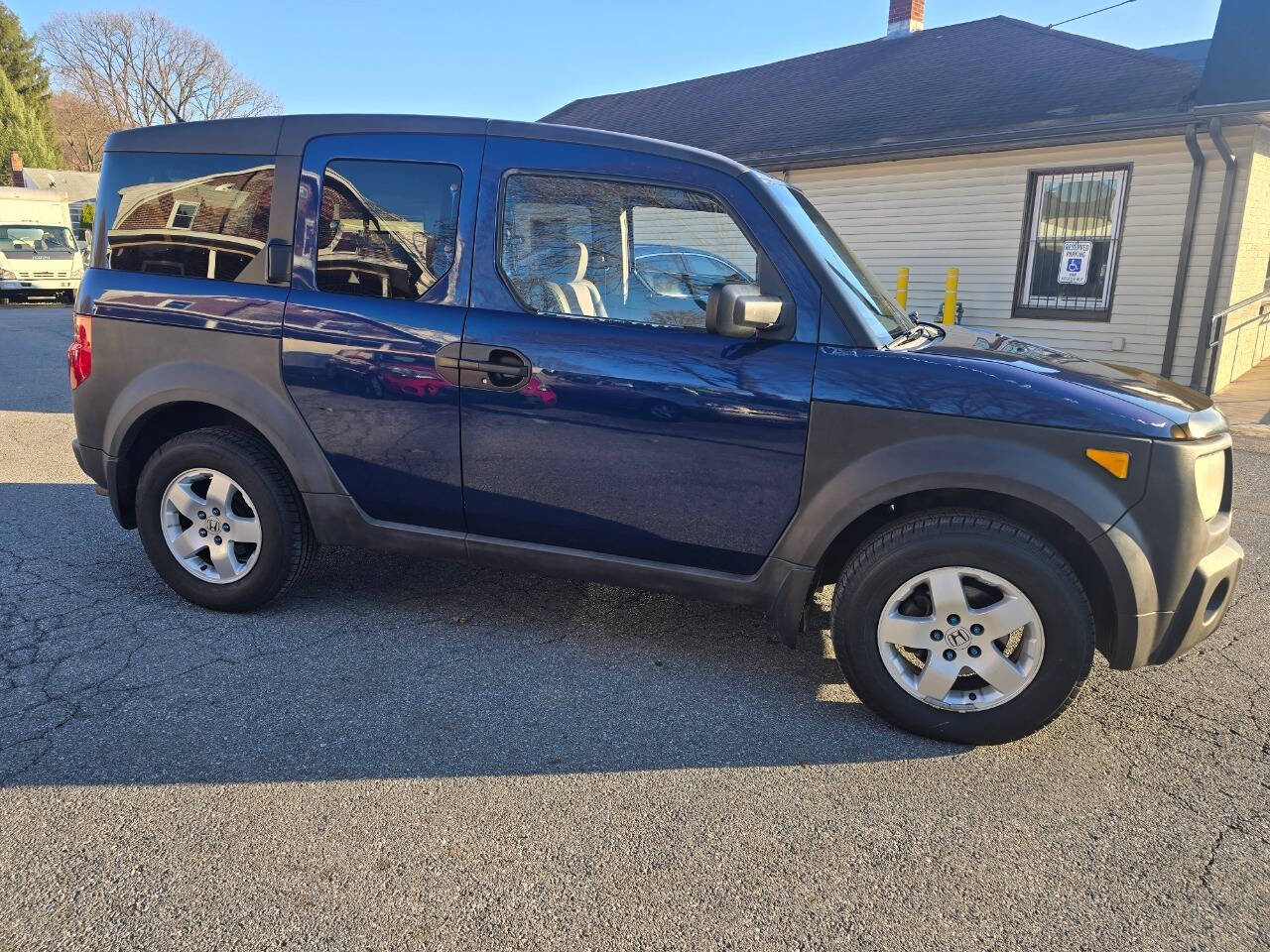 2003 Honda Element for sale at QUEENSGATE AUTO SALES in York, PA