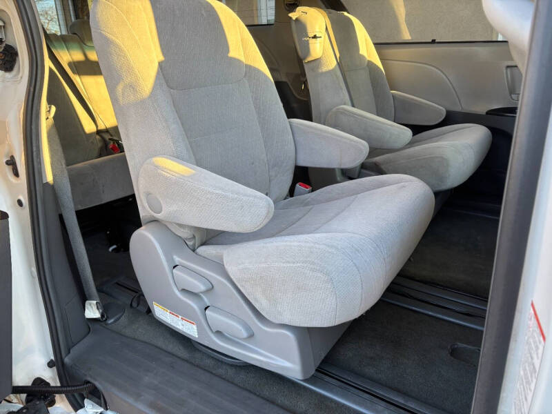 2016 Toyota Sienna LE 8-Passenger