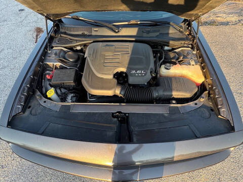 2017 Dodge Challenger SXT Plus