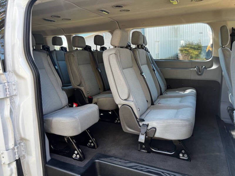 2016 Ford Transit XLT photo 27