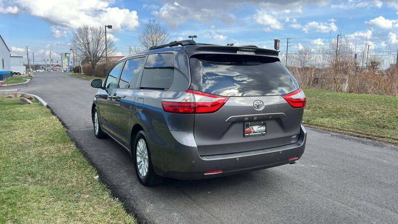 2017 Toyota Sienna