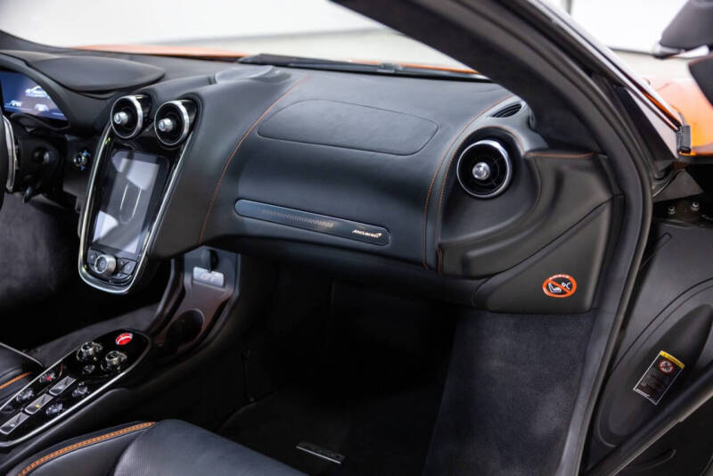 2023 McLaren GT