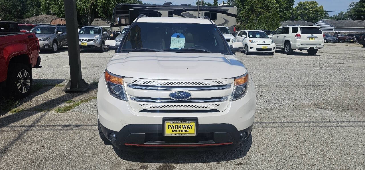 View vehicle photo 4