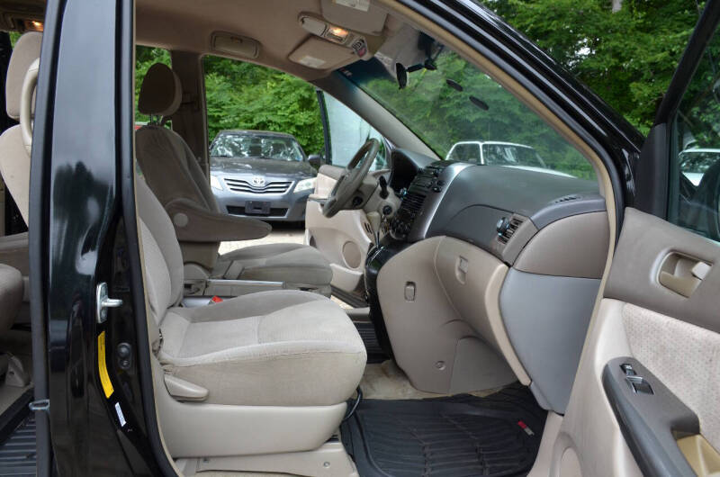 2008 Toyota Sienna LE 7-Passenger