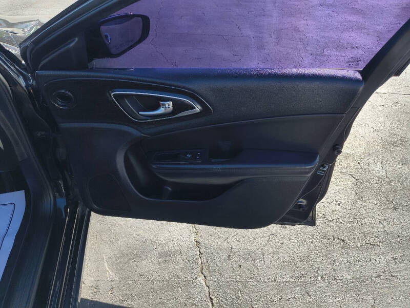 2016 Chrysler 200 C