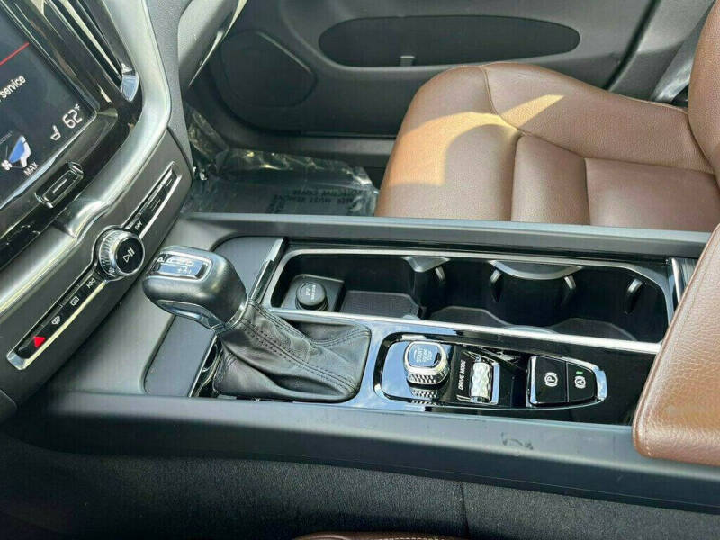 2018 Volvo XC60 T5 Momentum