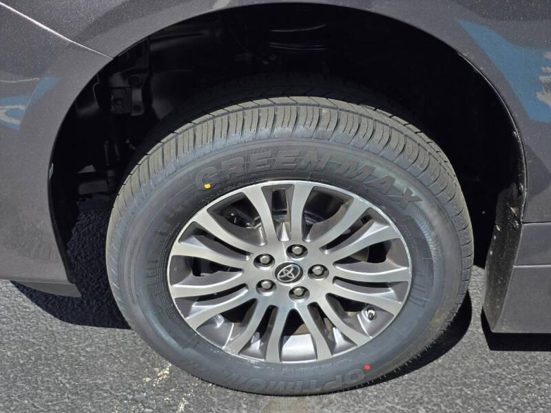 2020 Toyota Sienna XLE Premium 8-Passenger