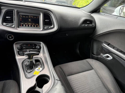 2021 Dodge Challenger SXT