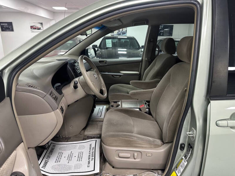 2006 Toyota Sienna LE photo 16