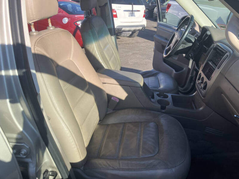 2004 Ford Explorer XLT