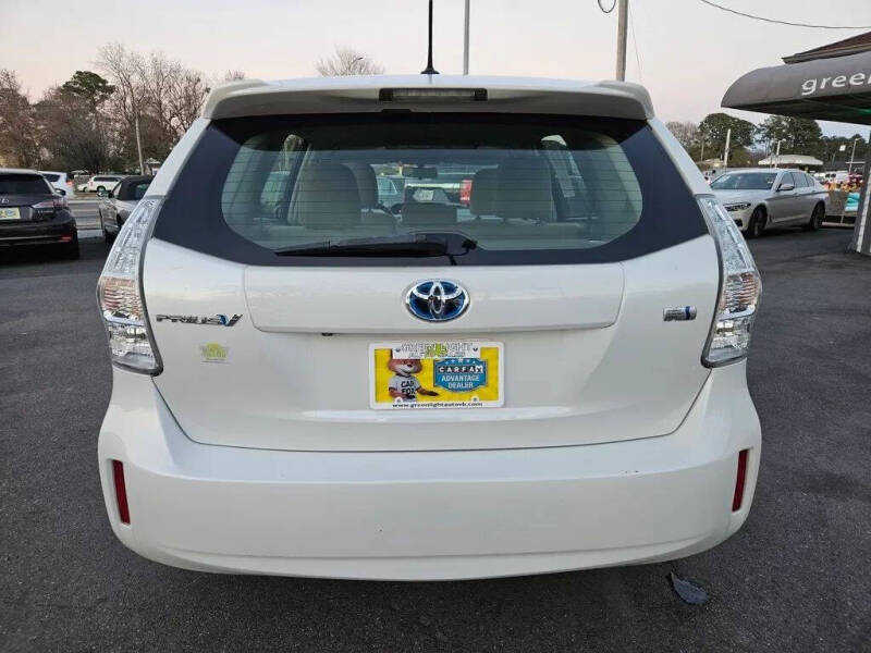 2014 Toyota Prius v Three