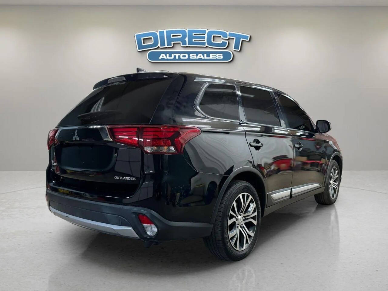 2018 Mitsubishi Outlander ES 4dr SUV - Black exterior view 6