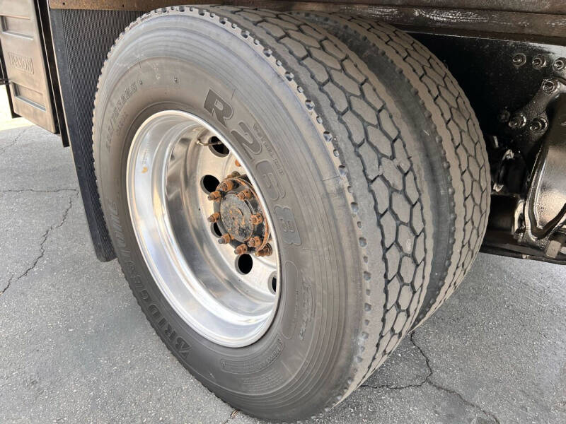 2017 Freightliner M2 106