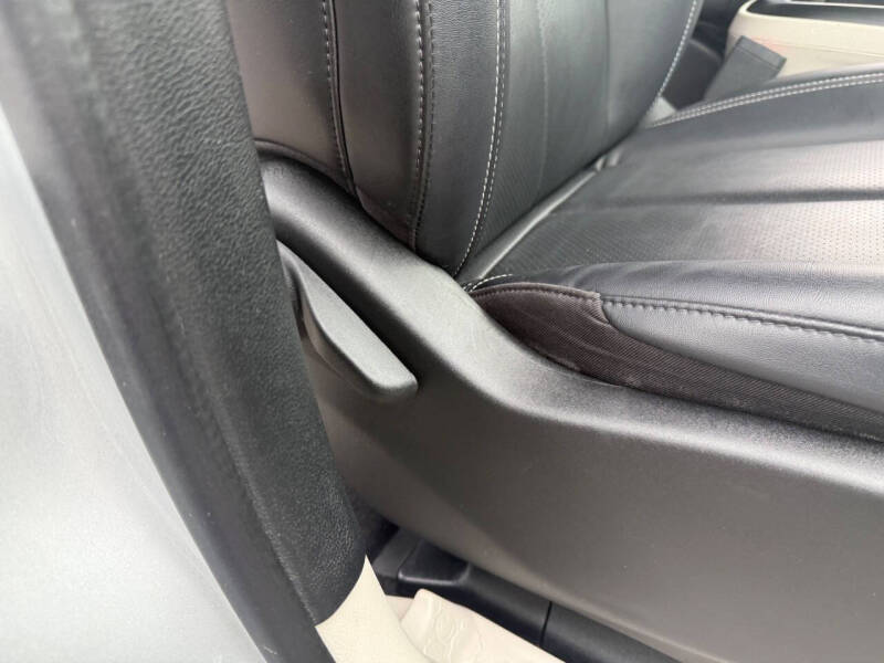 2024 Chrysler Pacifica Plug-In Hybrid Select