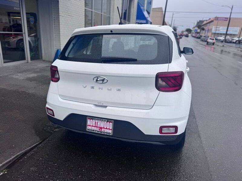 2026 Hyundai Venue SE