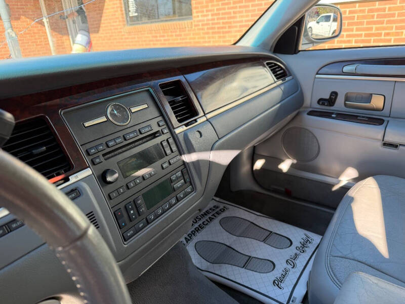 2006 Lincoln Town Car Signature