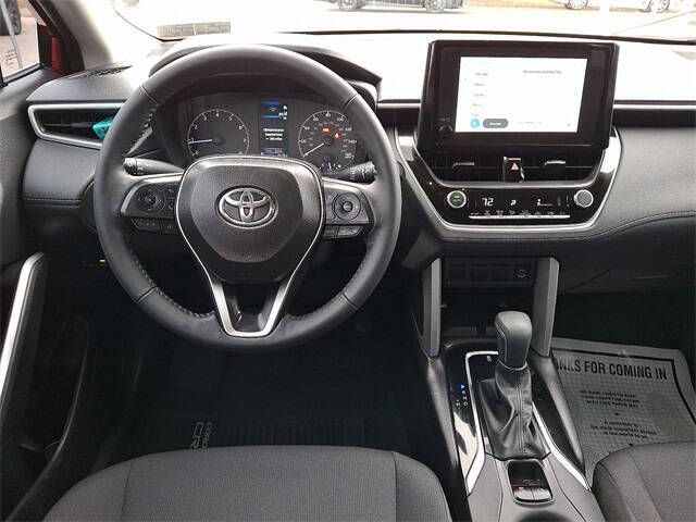 2025 Toyota Corolla Cross LE